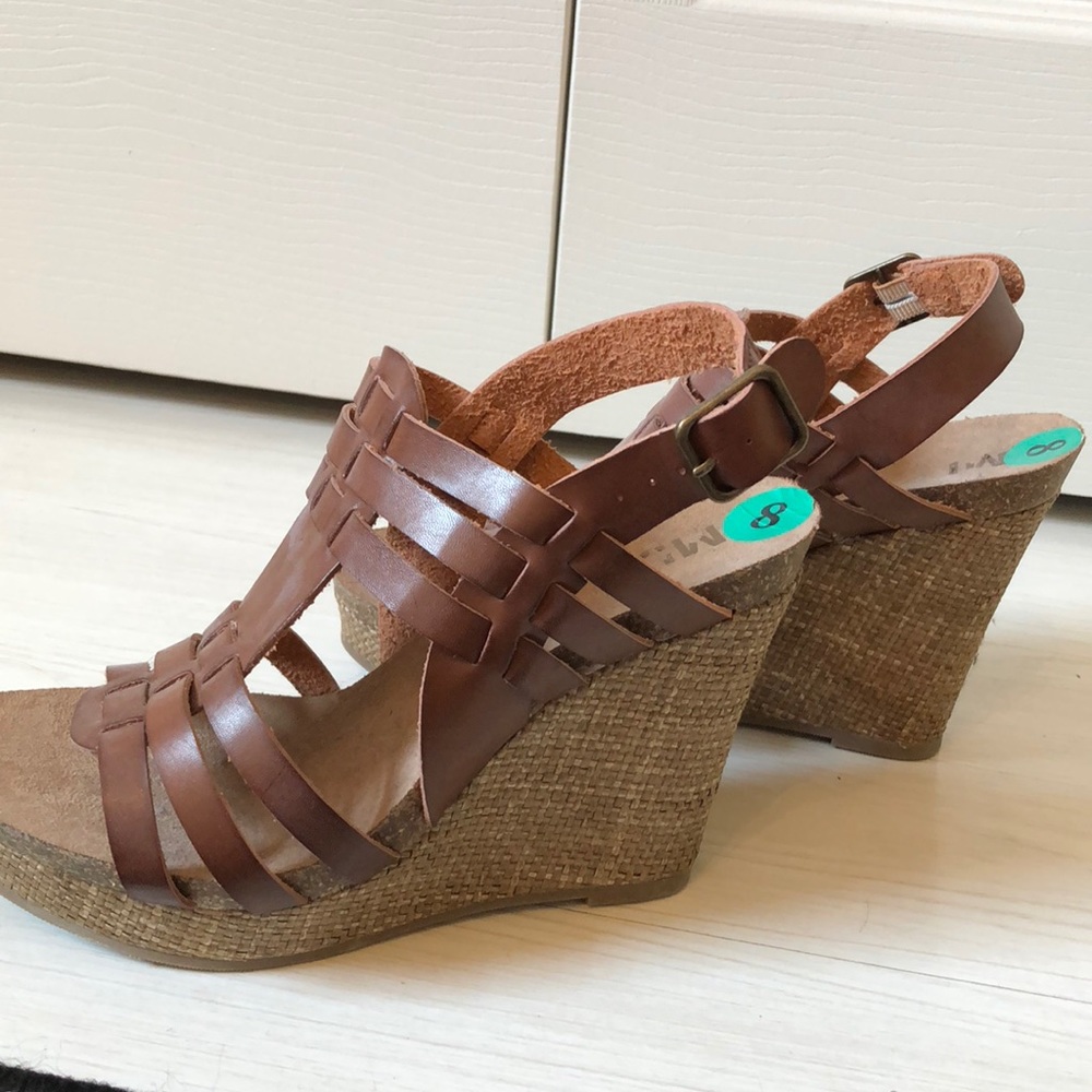brown strappy wedges, great condition